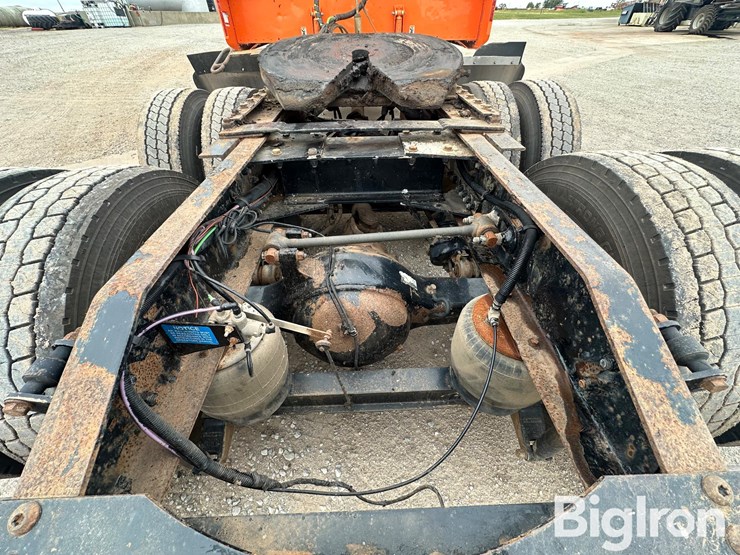 2009-peterbilt-389-image-10