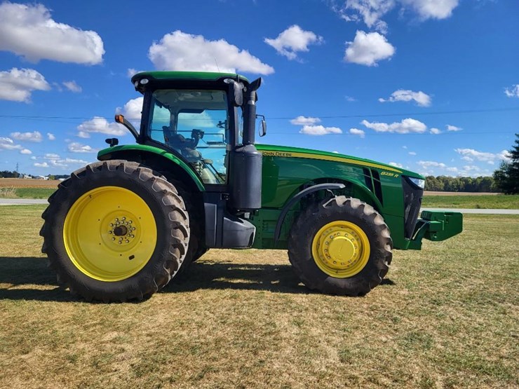 2011-john-deere-8235r-image-2