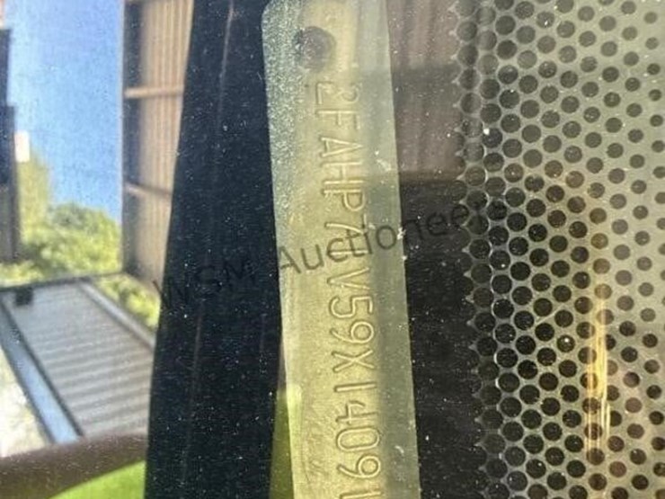 2009-ford-crown-victoria-sdn-image-17