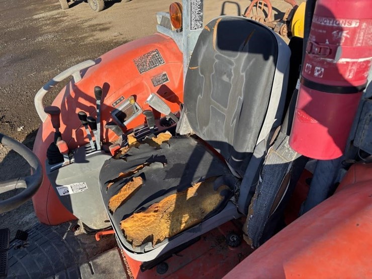 2006-kubota-m6040-image-22