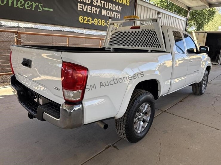 2017-toyota-tacoma-image-7