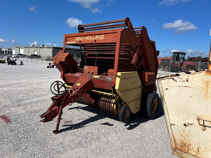 new-holland-851-image-8