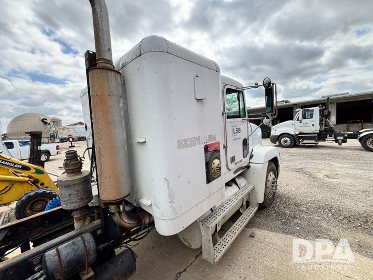 1994-freightliner-fld120-image-8