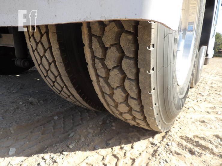 2005-kenworth-w900l-image-11