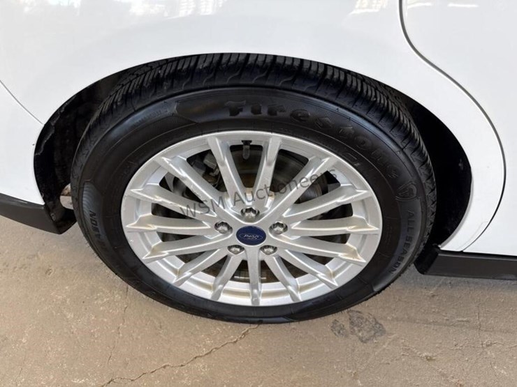 2014-ford-c-max-hybrid-wagon-image-8