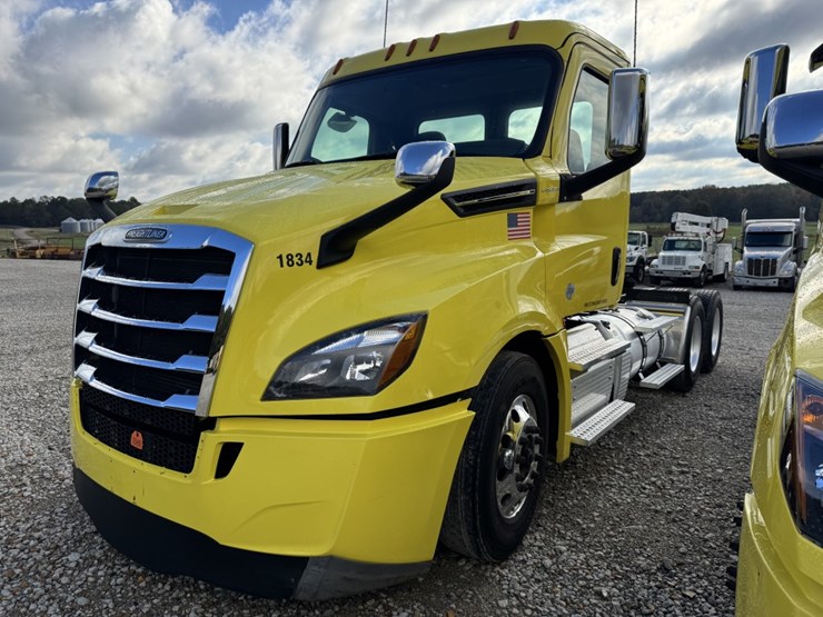 2018-freightliner-cascadia-126-image-1