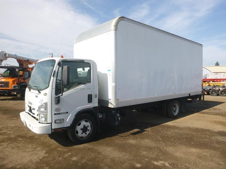 2017-isuzu-nqr-image-1