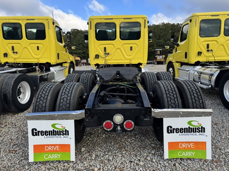 2018-freightliner-cascadia-126-image-5