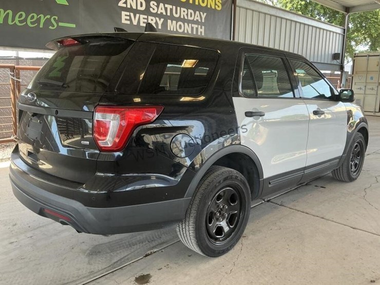 2017-ford-explorer-image-7