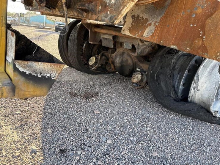 2020-peterbilt-520-image-13