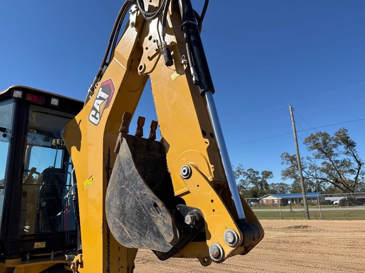 caterpillar-420-image-16