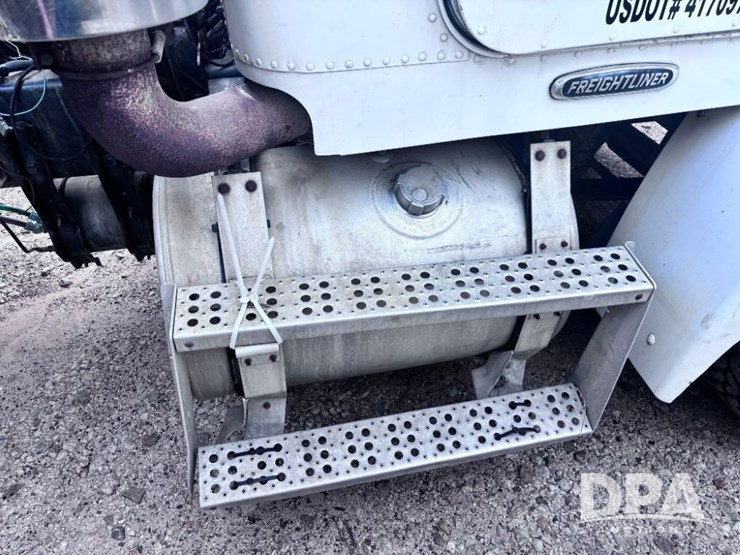 2001-freightliner-fld112-image-44