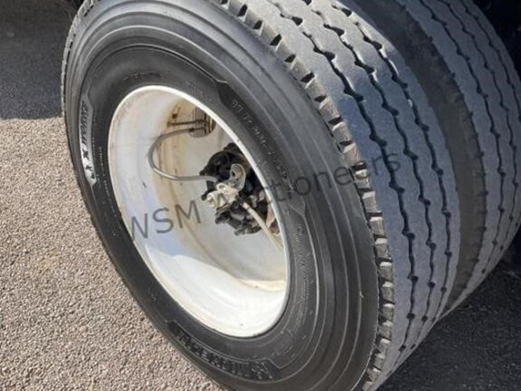 2011-freightliner-m2-digger-derrick-image-9