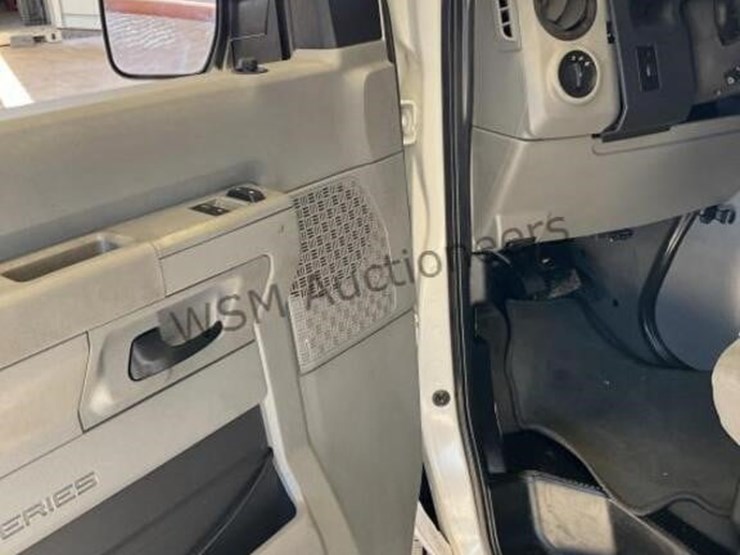 2009-ford-e350-image-25