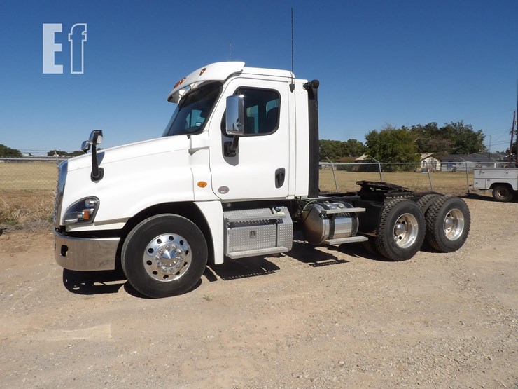 2016-freightliner-cascadia-125-image-1