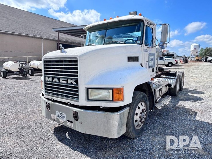 1993-mack-ch613-image-2
