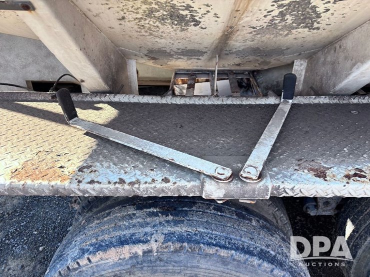 2003-volvo-10-image-36