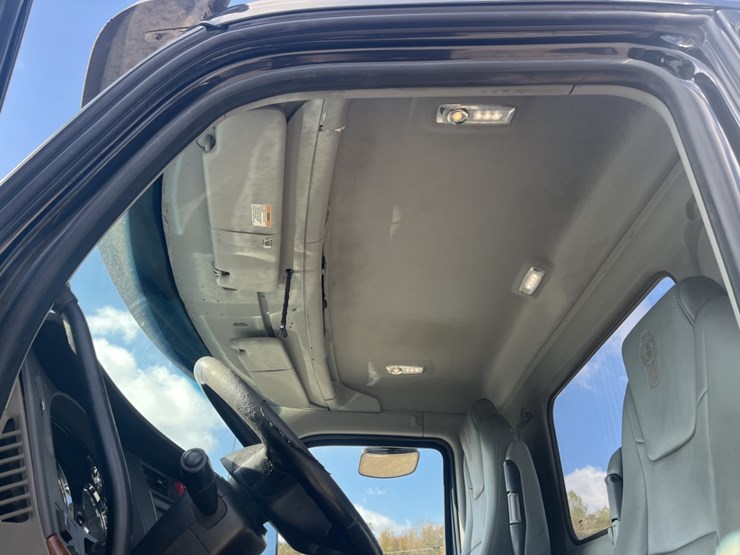 2021-kenworth-w990-image-20