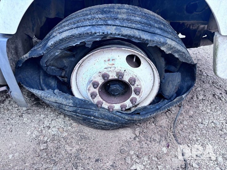 2003-volvo-10-image-53