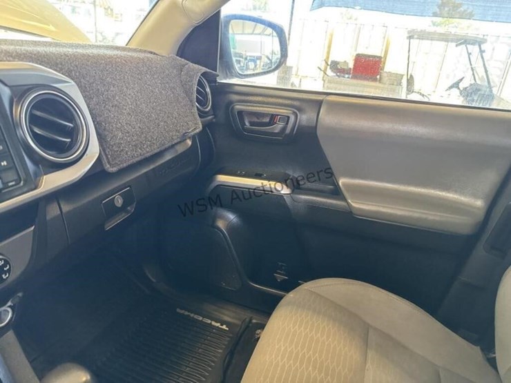 2017-toyota-tacoma-image-19