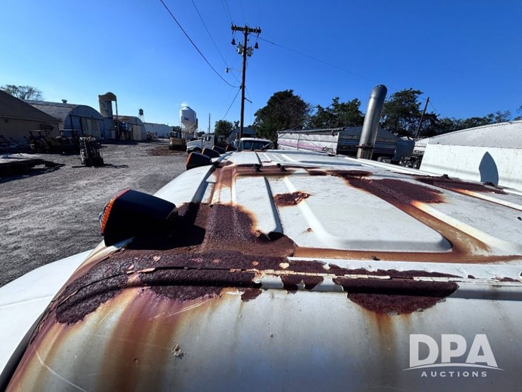 2003-volvo-10-image-88