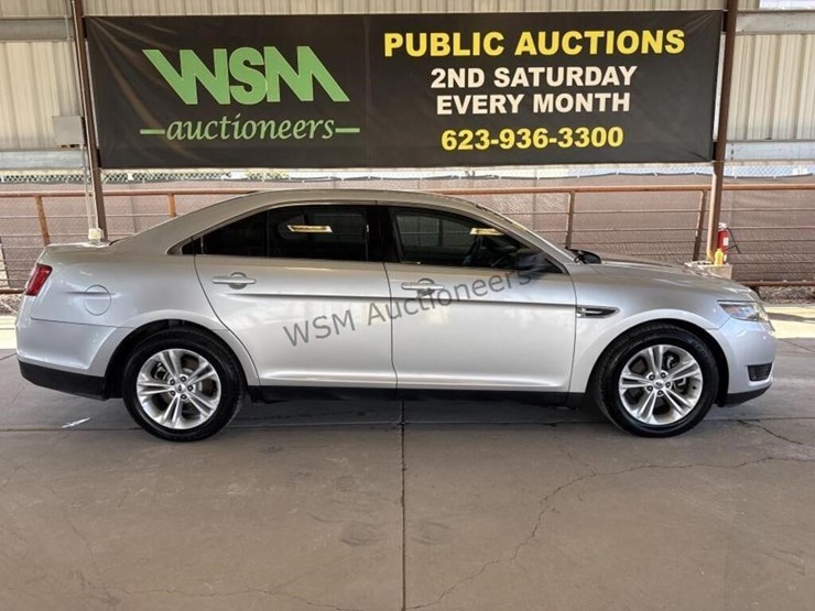 2016-ford-taurus-se-sdn-image-1