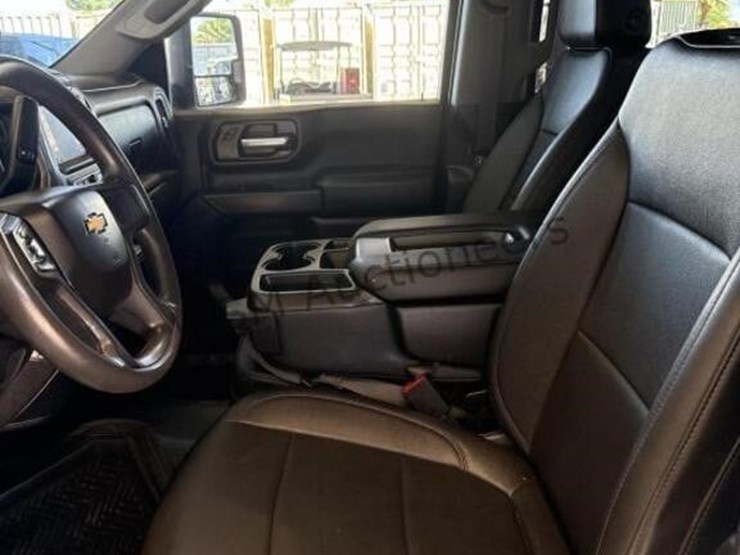 2021-chevrolet-silverado-2500hd-image-22