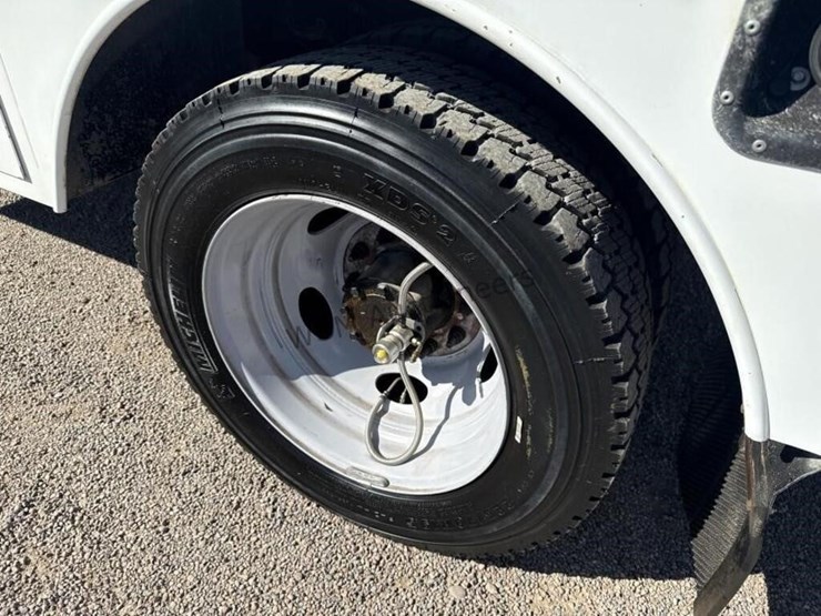 2016-ford-f550-image-8