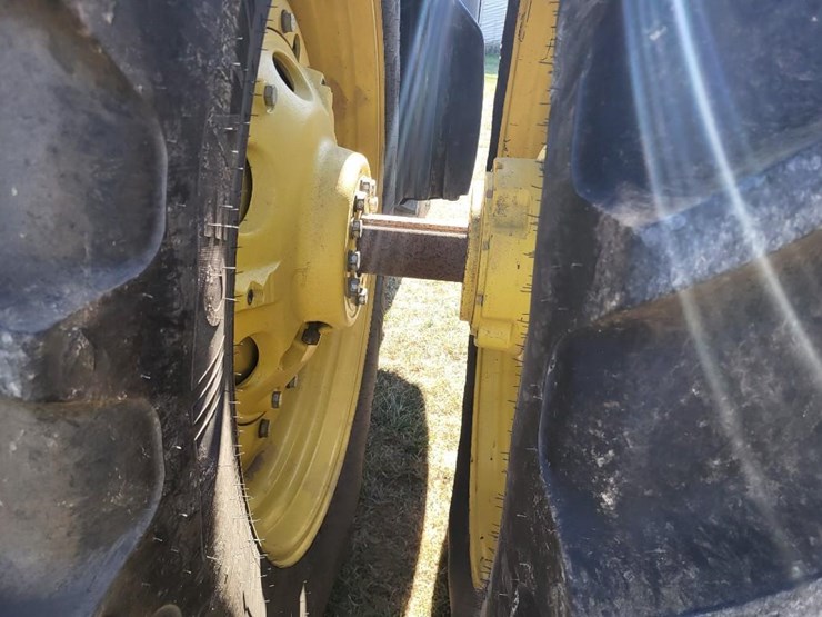 2011-john-deere-8235r-image-38