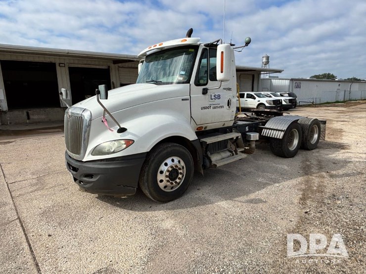 2010-international-prostar-image-1