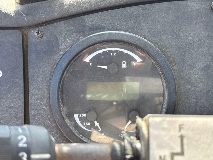 2013-caterpillar-tl642c-image-23