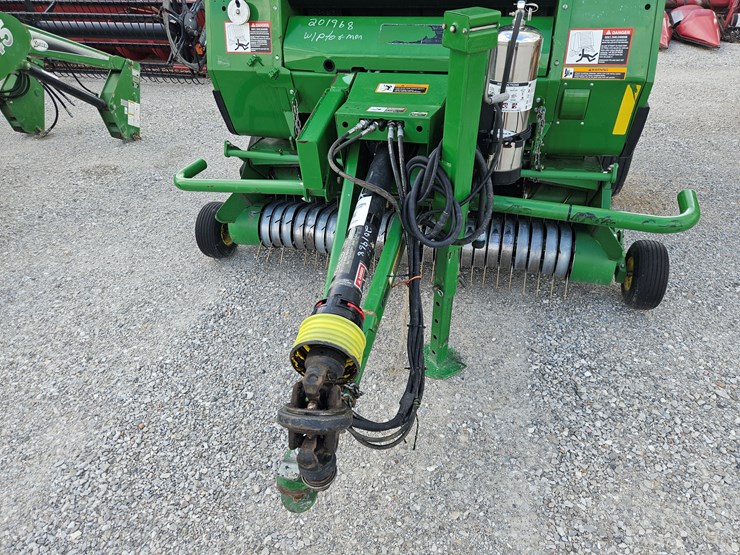 2015-john-deere-854-image-2