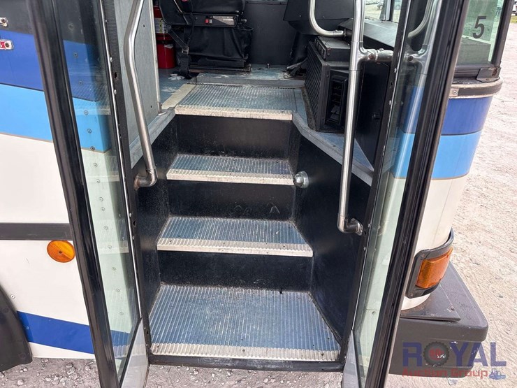 2000-thomas-saf-t-liner-mvp-image-19