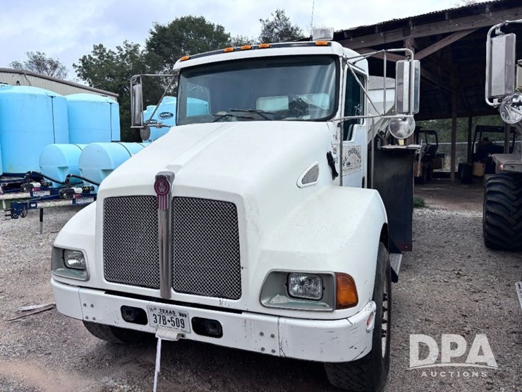 2005-kenworth-t300-image-3