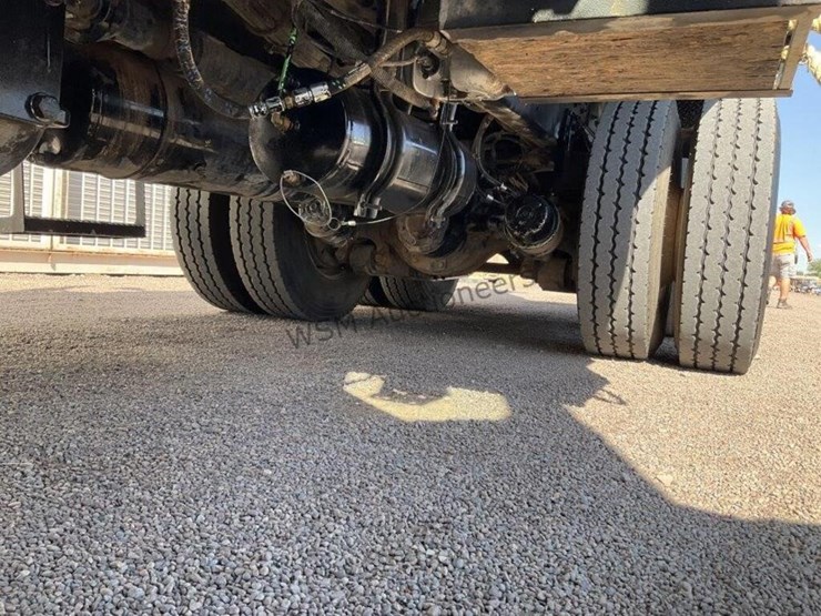 2011-freightliner-m2-digger-derrick-image-39