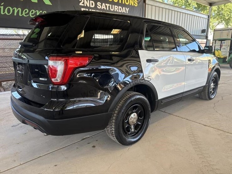 2016-ford-explorer-image-7