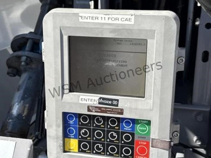 2004-isuzu-npr-image-13