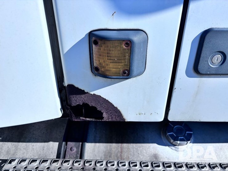 2003-volvo-10-image-60