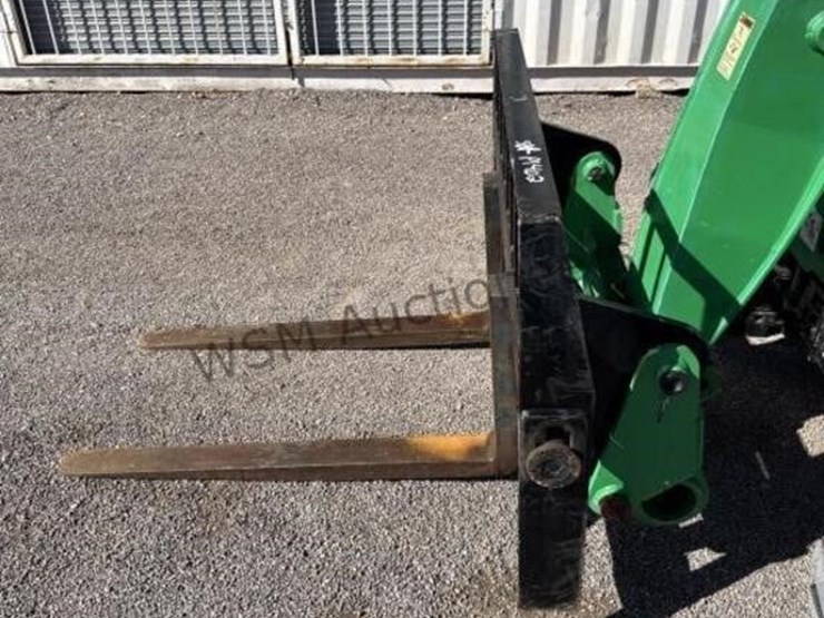 2017-genie-telescopic-material-handler-image-11