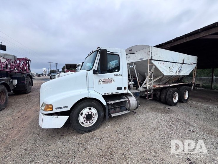 2003-volvo-10-image-18