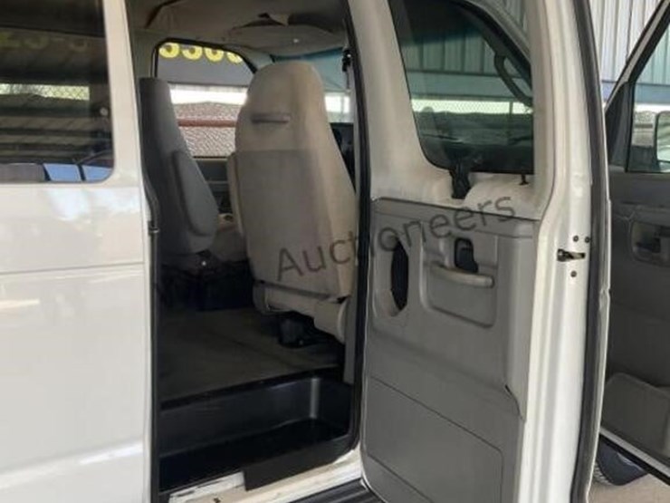 2003-ford-e350-image-9
