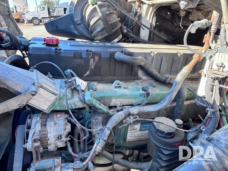 2003-volvo-10-image-73