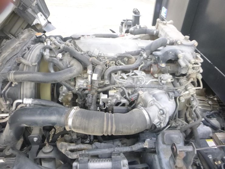 2018-isuzu-nrr-image-14