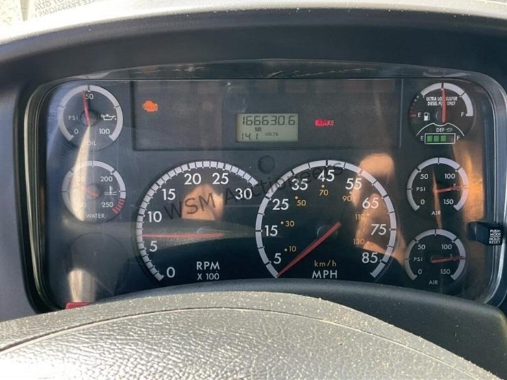 2011-freightliner-m2-digger-derrick-image-28