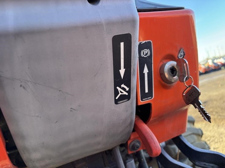 2006-kubota-m6040-image-29