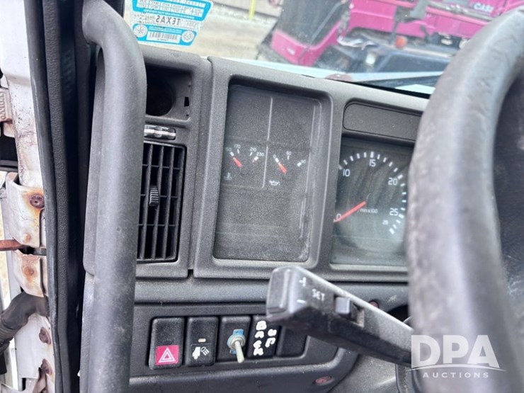 2003-volvo-10-image-85