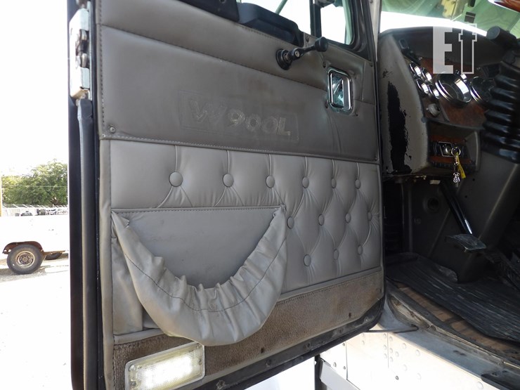 2005-kenworth-w900l-image-18