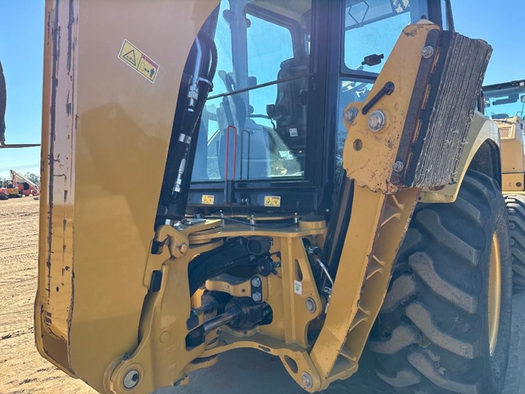 caterpillar-420-image-13