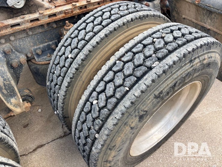 1994-freightliner-fld120-image-36