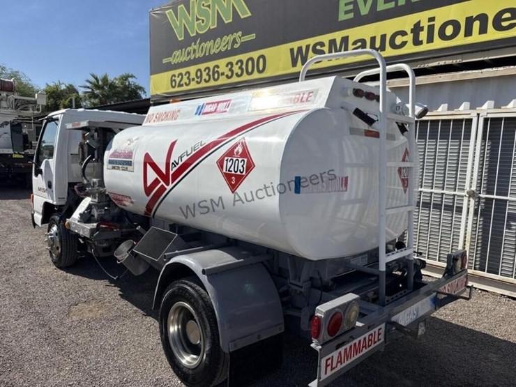 2004-isuzu-npr-image-10